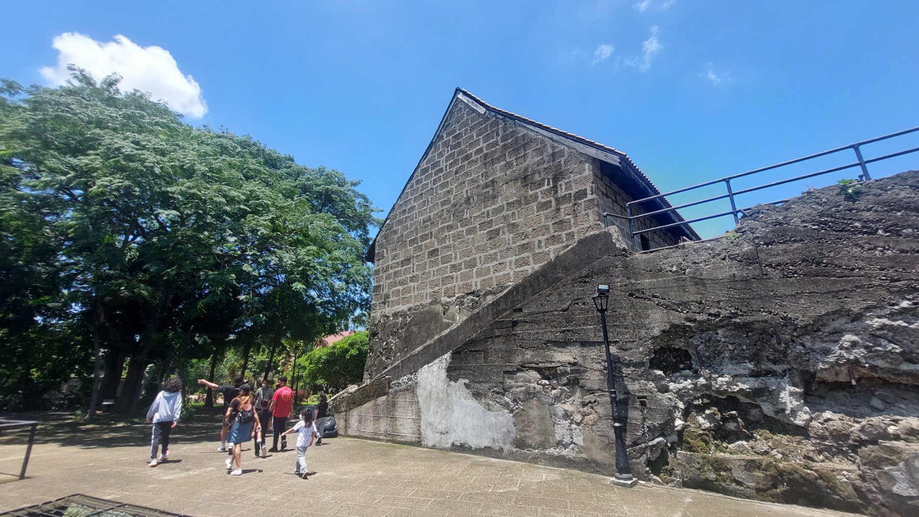 Intramuros free walking tour